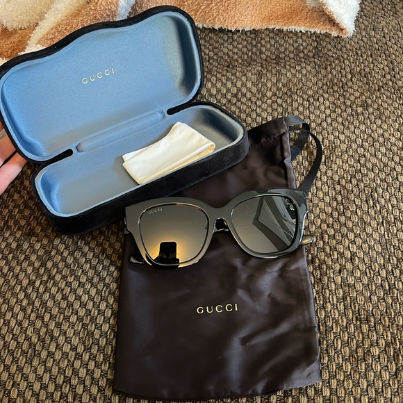 Authentic Gucci Plastique Sunglasses - Picture 1 of 6